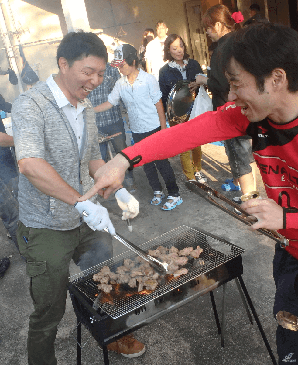 家族も一緒にバーベキュー。